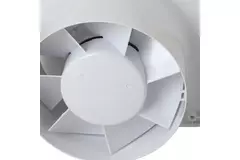 Wyciągowy wentylator łazienkowy Ø 125 mm - panel przedni ze szkła w kolorze satynowego srebra